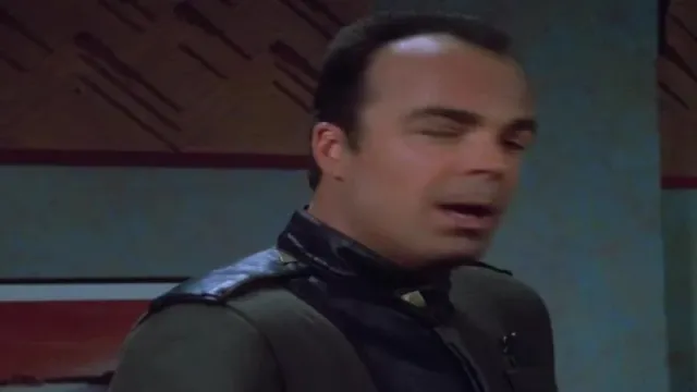 Кадры из сериала Вавилон 5 (1994)